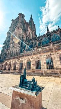Architectural marvel with bronze model showcasing intricate details and Fotos Stock