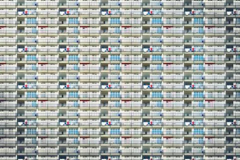 Architectural pattern, balcony facade of a miserable skyscraper found in Berl Foto stock