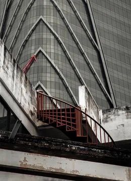 Architectural View of Overlapping Modern high building exterior and Old hou.. Foto stock