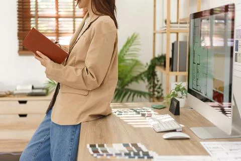 Architecture concept, Female architect write planning data of designing hou.. 스톡 사진