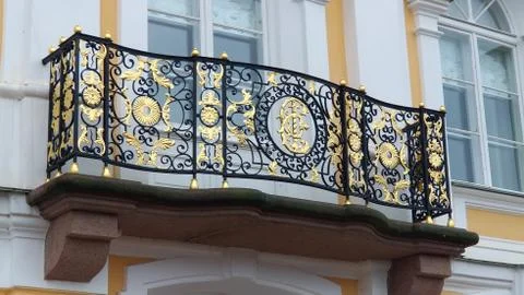 THE ARCHITECTURE OF THE PETERHOF AND OPENWORK BALCONY RAILINGS Stock Photos