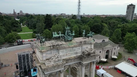 Arco della Pace (Triumpfbogen von Mailand) in Milan, Italy. Made in July 2023 Stock-Footage 246984926