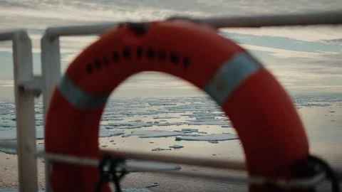Arctic sea ice framed through blurred lifebuoy on expedition ship railing 스톡 동영상 331139739