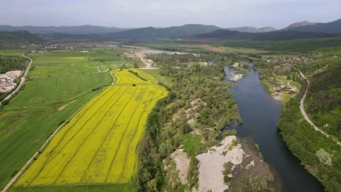 Arda River, passing through the Eastern Rhodopes, village of Pchelari, Bulgaria 스톡 동영상 167160653