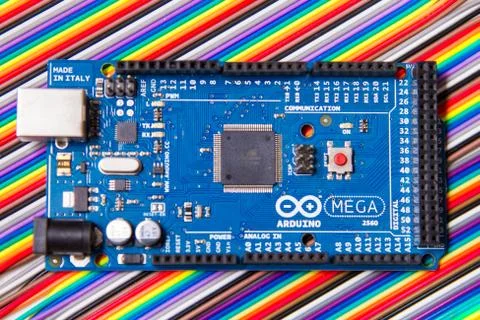 Arduino Mega board over jumper wires. Foto stock