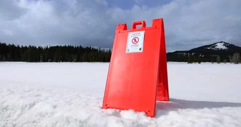 Area closed for bear &amp; wildlife activity caution/warning/danger sign, sunny day Stock-Footage 334631644