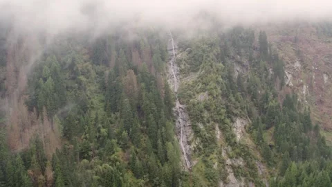 Areal footage of mountain river in Apls in cloudy day Video stock 252151857