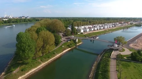 Areal of nice river side Vídeos de archivo 85787456