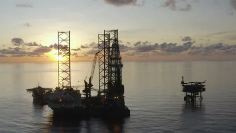 Areal view of offshore jack up rig and offshore platform Video stock 308828593