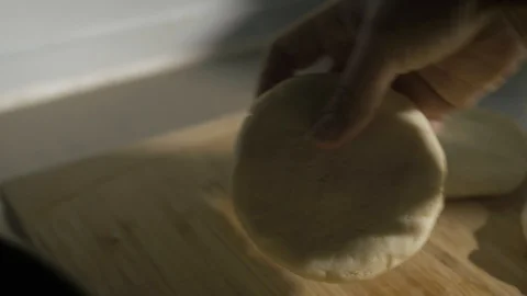 Arepas Frying Colombia Видео 129771072