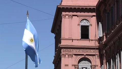 Argentina's flag in front of Casa Rosada at Buenos Aires Video stock 101938780