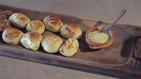 Argentine Bread Rolls Platter Dipping Sauce Bowl Wooden Tray Appatizer Close Up 스톡 동영상 336669572