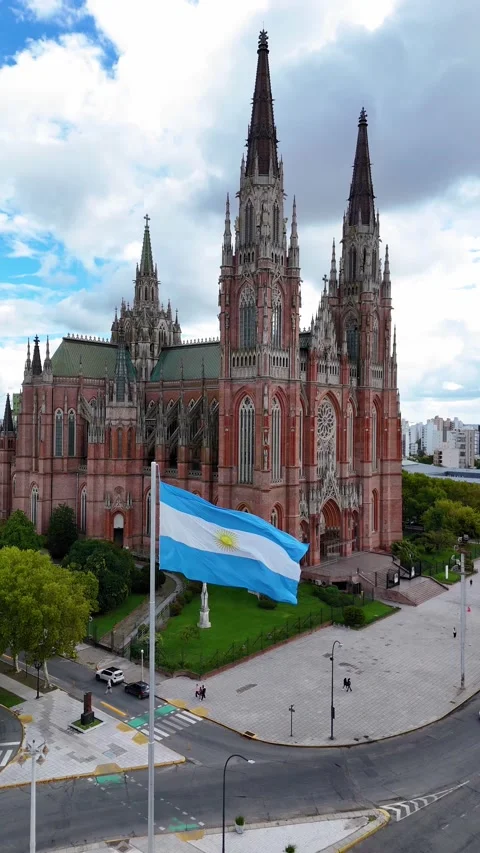 Argentinian flag waving in front of the cathedral of la plata Stockbeeldmateriaal 334488388
