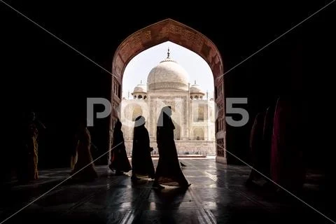 Argra, Taj Mahal, India - March 3 2012: Women in traditional saris passing by Stock Photos