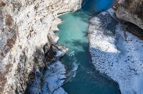 Argun Gorge with Snow-Dusted Cliffs and River. Fotos Stock