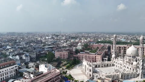 An arial 4k footage of Masjid Rasheed at Darul Uloom Deoband, Saharanpur 스톡 동영상 313890005