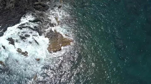 Arial drone flight over Hawaii rocks Video stock 166637599