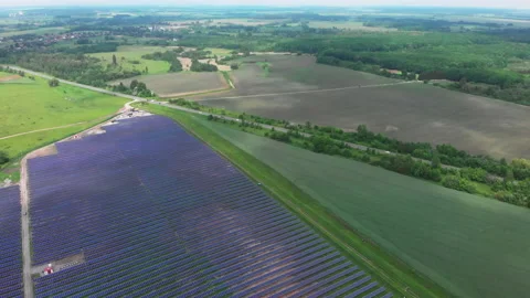 Arial Footage of Solar Power Panels Farm. Green Energy,  Stockbeeldmateriaal 135422797