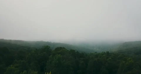 Arial overhead drone Ozarks mountains clouds Vidéo 158269449