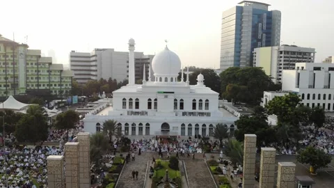 ARIAL VIEW OF AL AZHAR MOSQUE IN SOUTH JAKARTA Stock Footage 154129256