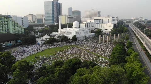 Arial view of Al azhar Mosque In South Jakarta, Indonesia Video stock 154130518