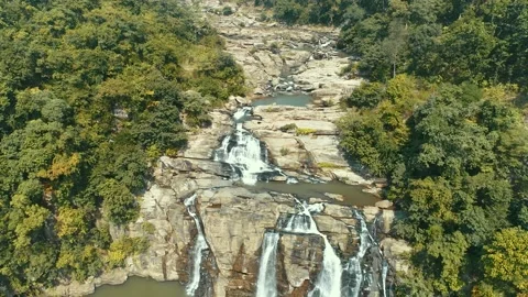 Arial view of a beautiful waterfall in India 库存影片 157587327
