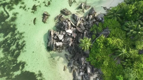 Arial View, Flight over they bay of Port Glaud, seychellen, Mahe, Port Glaud Stock Footage 340553833