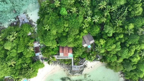 Arial View, Flight over they bay of Port Glaud, seychellen, Mahe, .Port Glaud Vídeos de archivo 340638248