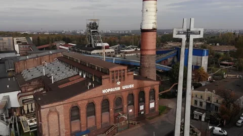 Arial view on Front of brick main building of historical coal mine. Vídeos de archivo 142511122