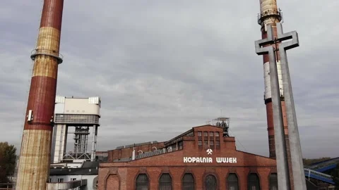 Arial view on Front of brick main building of historical coal mine. Vídeos de archivo 142511229