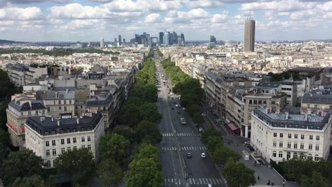 Arial view over the Champs-Élysées in Paris, France Vídeo Stock 302825860
