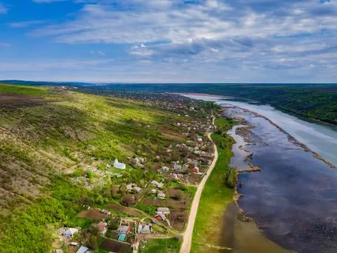 Arial view over the river and small village. Foto stock