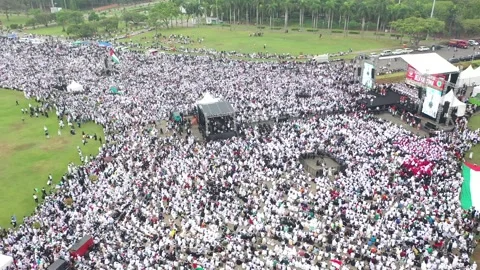 ARIAL VIEW OF PRO-PALESTINE PROTEST IN MONAS, JAKARTA, INDONESIA. Stock Footage 255219702