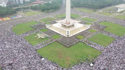 ARIAL VIEW OF PRO-PALESTINE PROTEST IN MONAS, JAKARTA, INDONESIA. Video stock 255220104