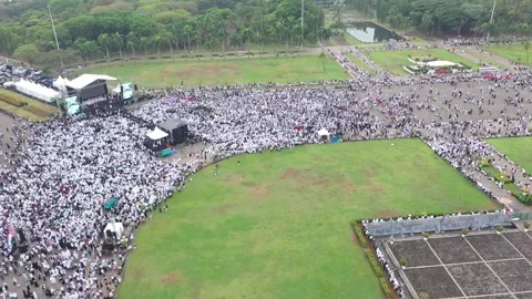 ARIAL VIEW OF PRO-PALESTINE PROTEST IN MONAS, JAKARTA, INDONESIA. Stock Footage 255221024