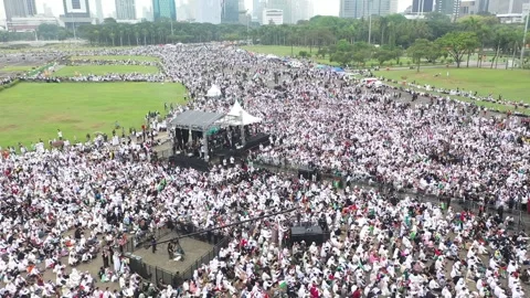 ARIAL VIEW OF PRO-PALESTINE PROTEST IN MONAS, JAKARTA, INDONESIA. Stock Footage 255221755