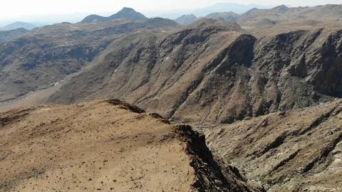 Arid desert landscape of Central Khomas Highland with steep Spreetshoogte Pass 스톡 동영상 103544692