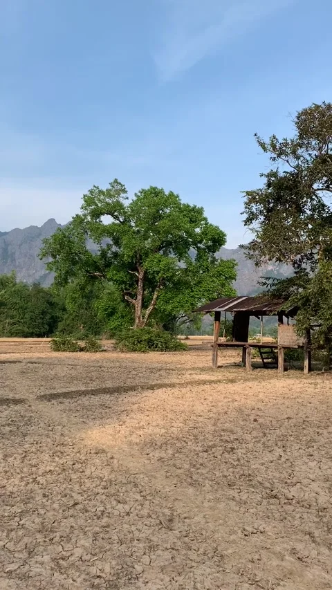 Arid field in Kong Lor Видео 343178248