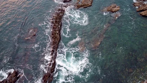Ariel view of turquoise tide pooling around coastal rocks Video stock 149338590