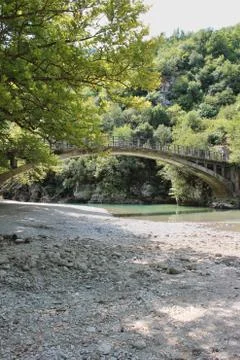 Aristi Bridge on the Voidomatis river Epirus Greece Foto stock