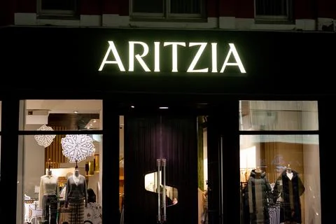 Aritzia store sign Stock Photos