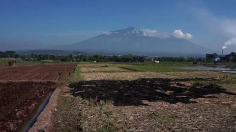 Arjuna Mountain Video stock 275452740