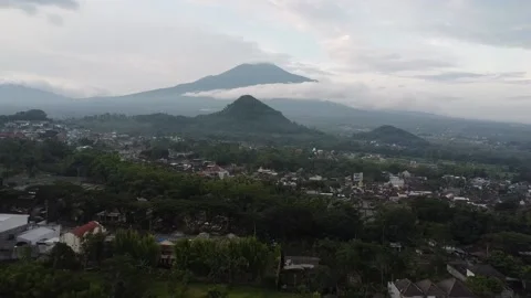 Arjuna Mountain Reverse 스톡 동영상 223380299