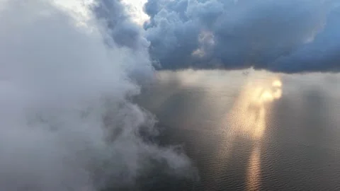 Ark clouds cover the sky. Sunlight breaks through gaps. Vidéo 337994654