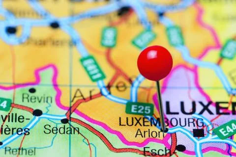 Arlon pinned on a map of Belgium Foto stock