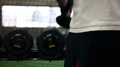 Arm Curls 動画素材 68677286