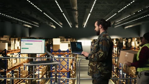 Armed forces staff leveraging artificial intelligence and cloud computing Stock Footage 330377488