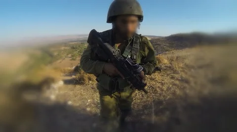 Armed soldiers walking through field. soldiers running with Machine gun weapons. Stock Footage 40098932