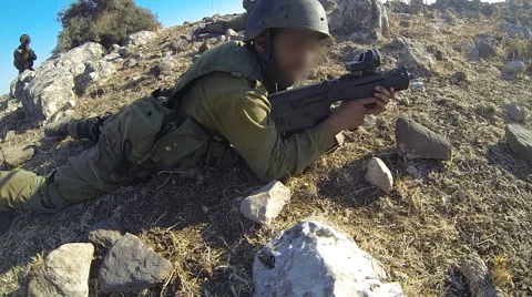 Armed soldiers walking through field. soldiers running with Machine gun weapons. Stock Footage 40148092