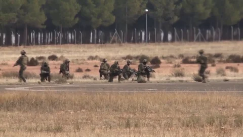 Armed special forces soldiers running and kneeling Stock Footage 88579609
